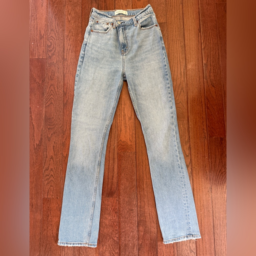Abercrombie & Fitch 90’s Slim Straight Ultra High Rise Jean